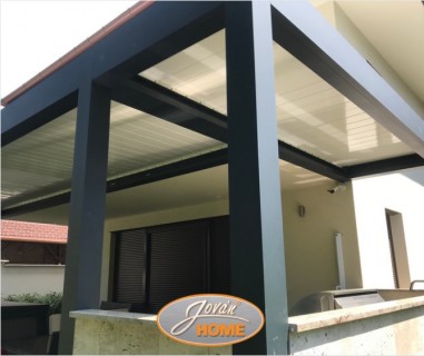 Lamellás pergola csukott állapotban