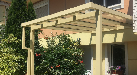 Üveg pergola bézs színben